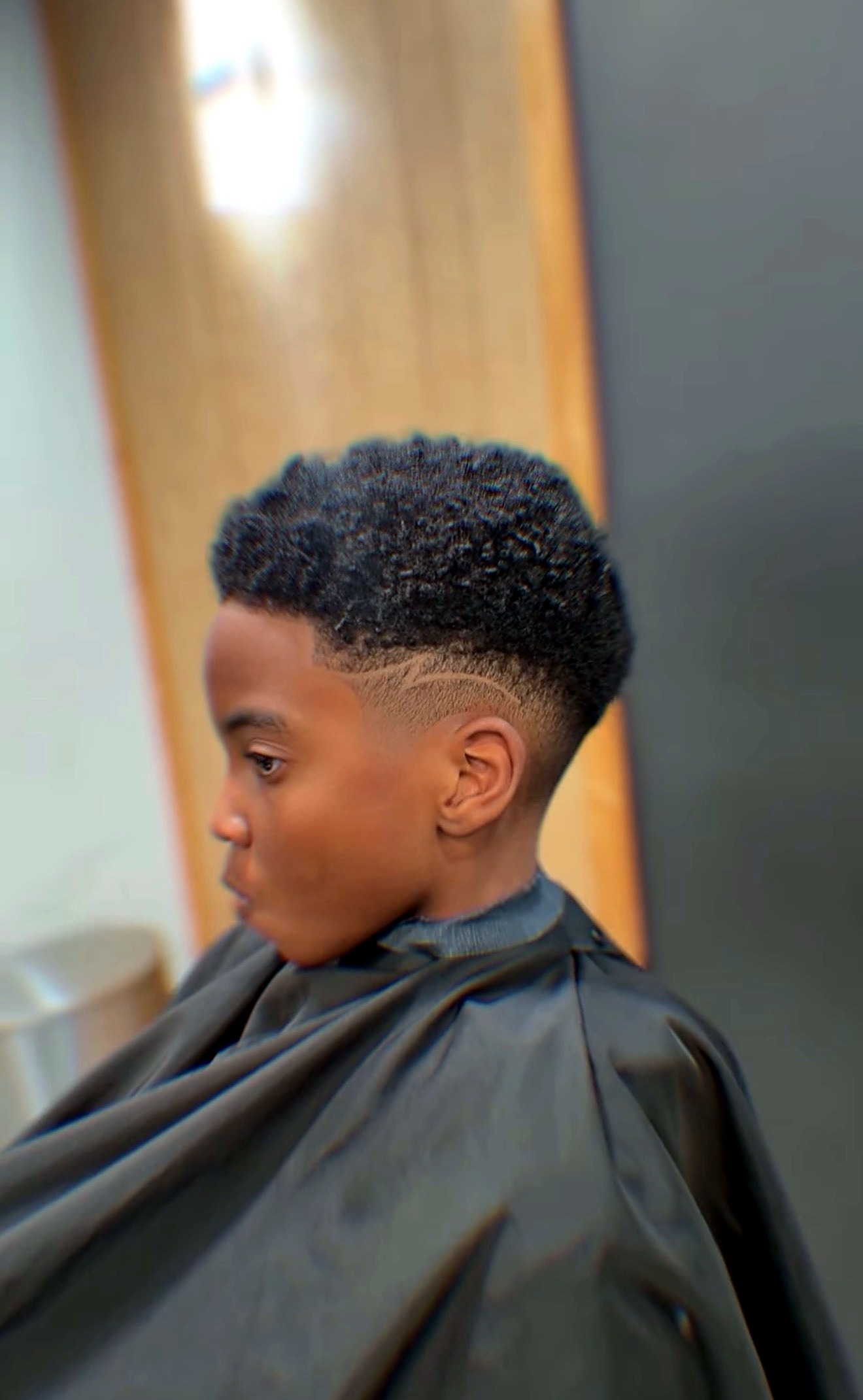 Young client side profile with a fade and design line