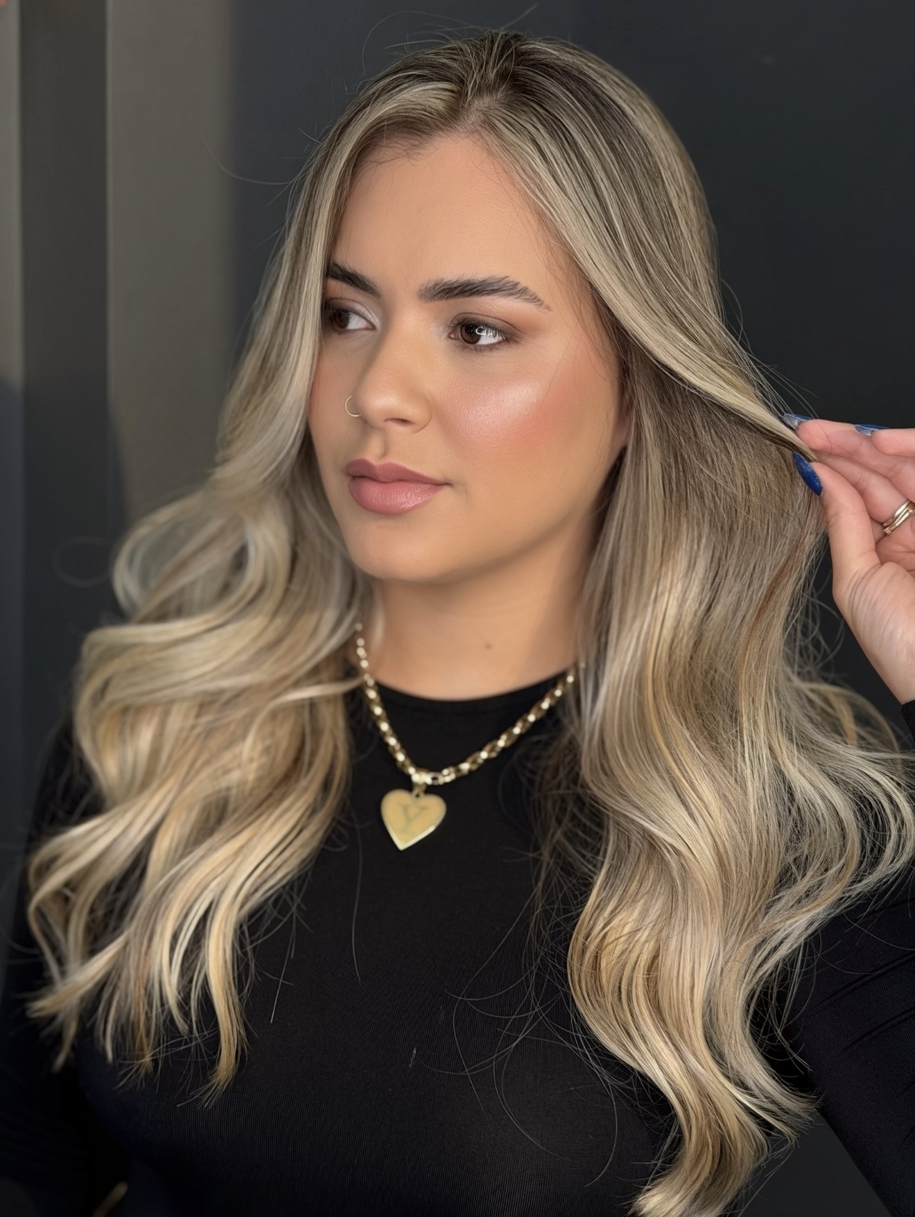 Blonde wavy hair, side profile